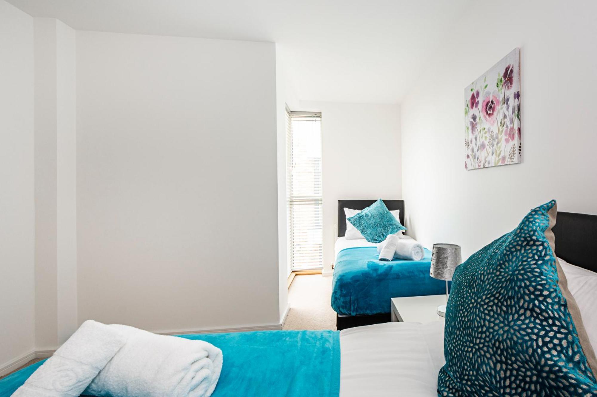 Chiswick Park 3 Bed 3 Bath West London - Parking Lejlighed Eksteriør billede