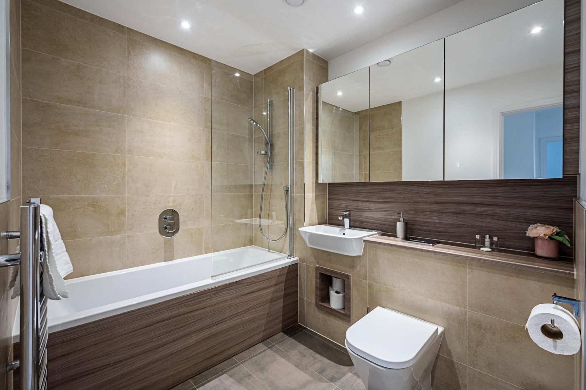 Chiswick Park 3 Bed 3 Bath West London - Parking Lejlighed Eksteriør billede