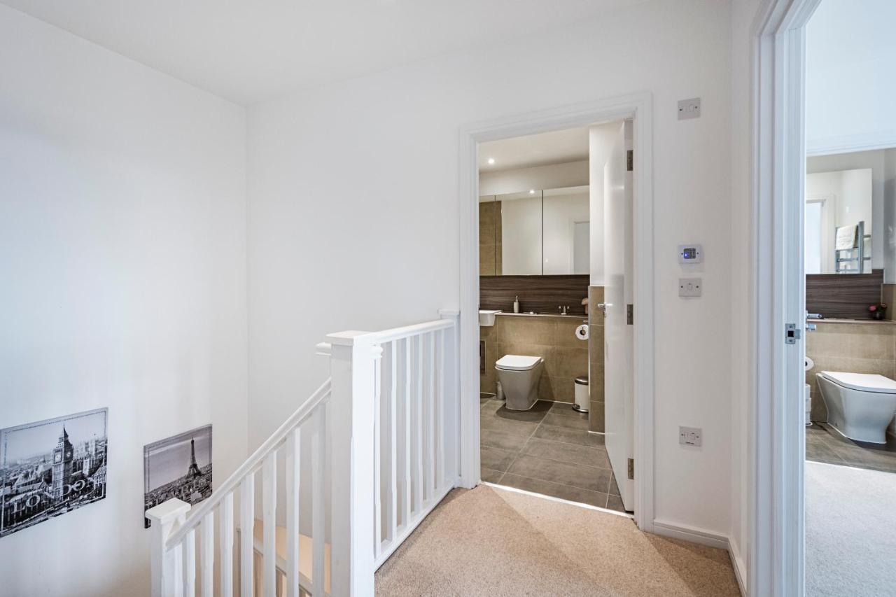 Chiswick Park 3 Bed 3 Bath West London - Parking Lejlighed Eksteriør billede