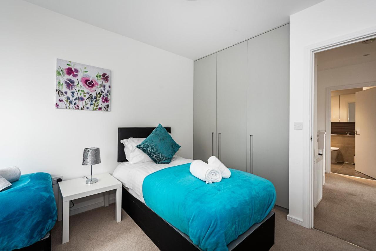Chiswick Park 3 Bed 3 Bath West London - Parking Lejlighed Eksteriør billede